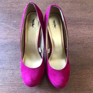 US Size 7 women’s Magenta Mossimo pump heels